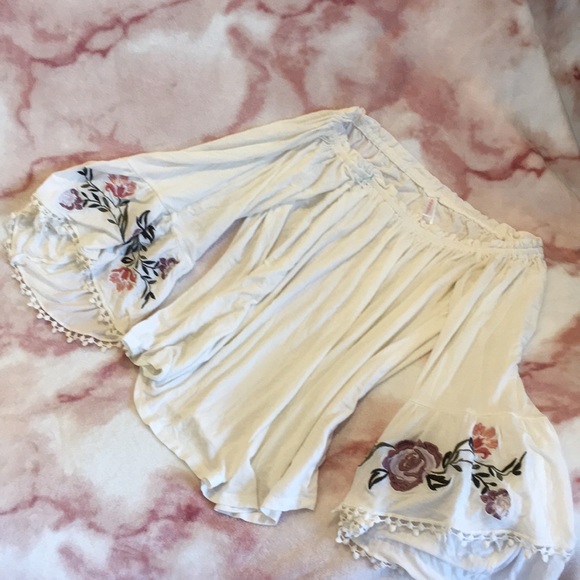 Exhilaration Ivory Floral Cuff Peasant Top Resale, Size Small Embroidered Floral - Picture 2 of 16